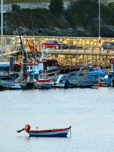Barquita en el puerto by JoseAngelGarciaLanda