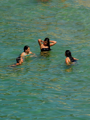 Chicas en el mar by JoseAngelGarciaLanda